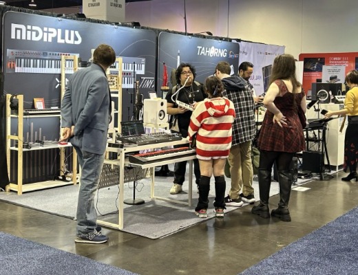 MIDIPLUS和TAHORNG展位照