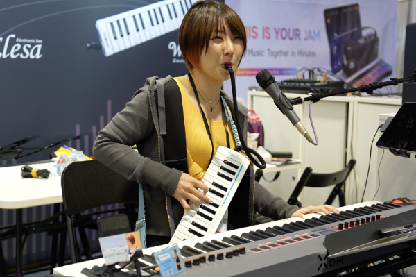 Mizue Tanaka is playing the TAHORNG Windkey and MIDIPLUS X8 MAX H