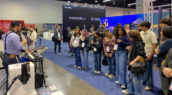 Douglas Hachiya為學生們演奏TAHORNG Elesa